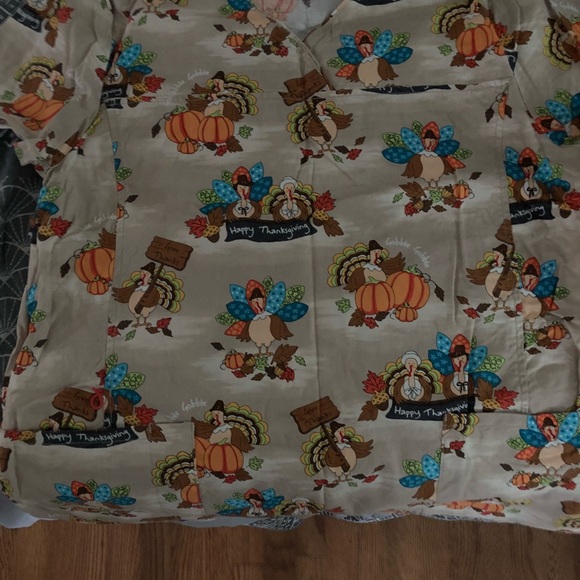 Scrub tops - Picture 2 of 5